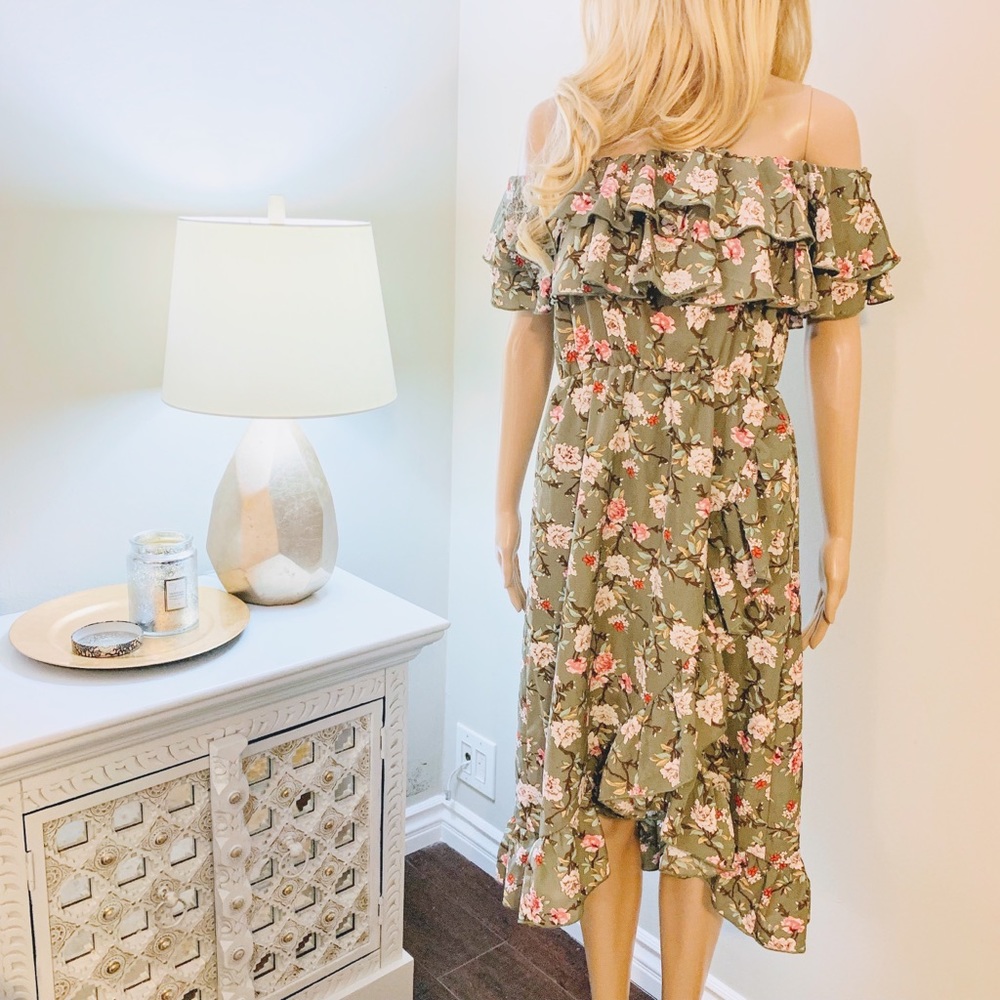 Green Floral Off-the-Shoulder Dress 🌸